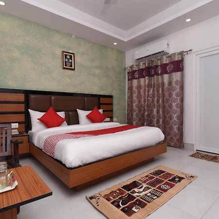 Capital O 13310 Noida Suites Экстерьер фото