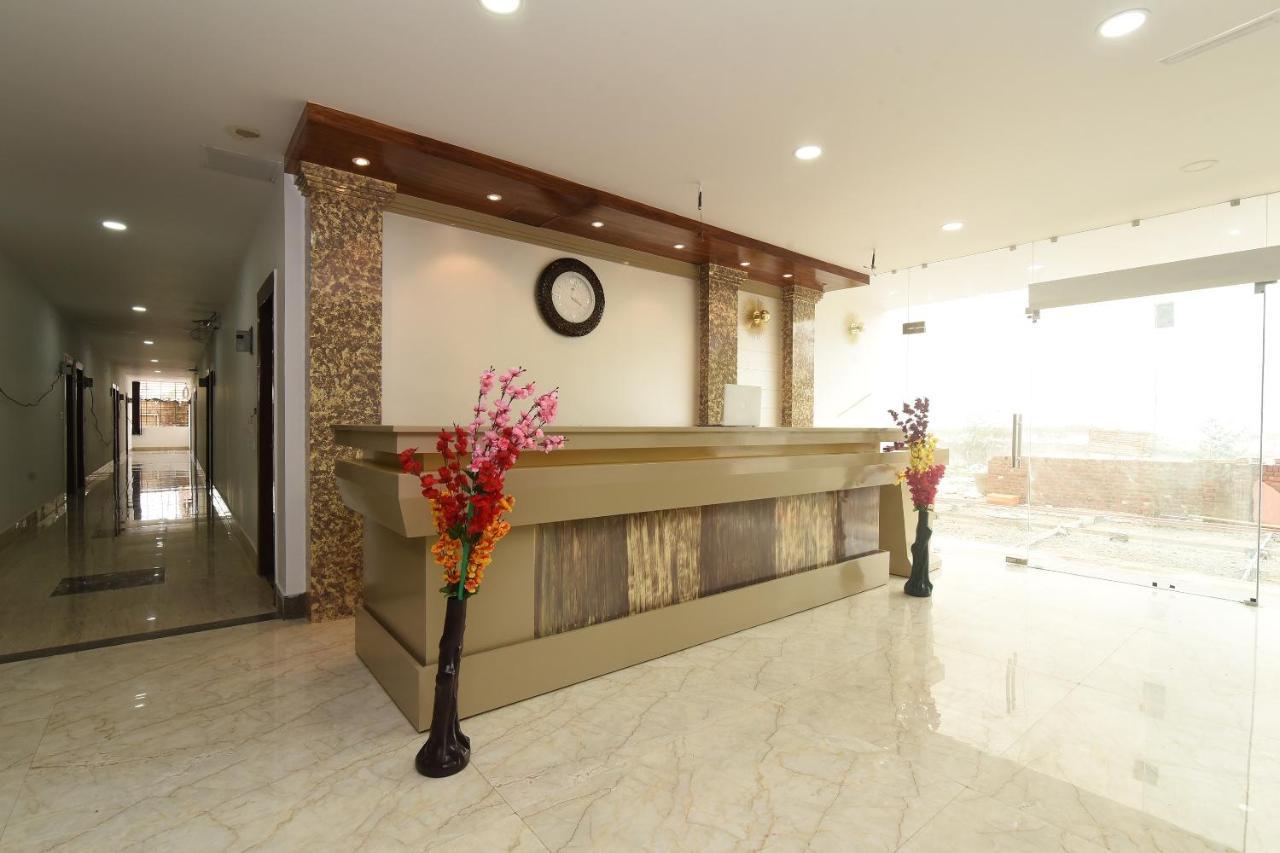 Capital O 13310 Noida Suites Экстерьер фото