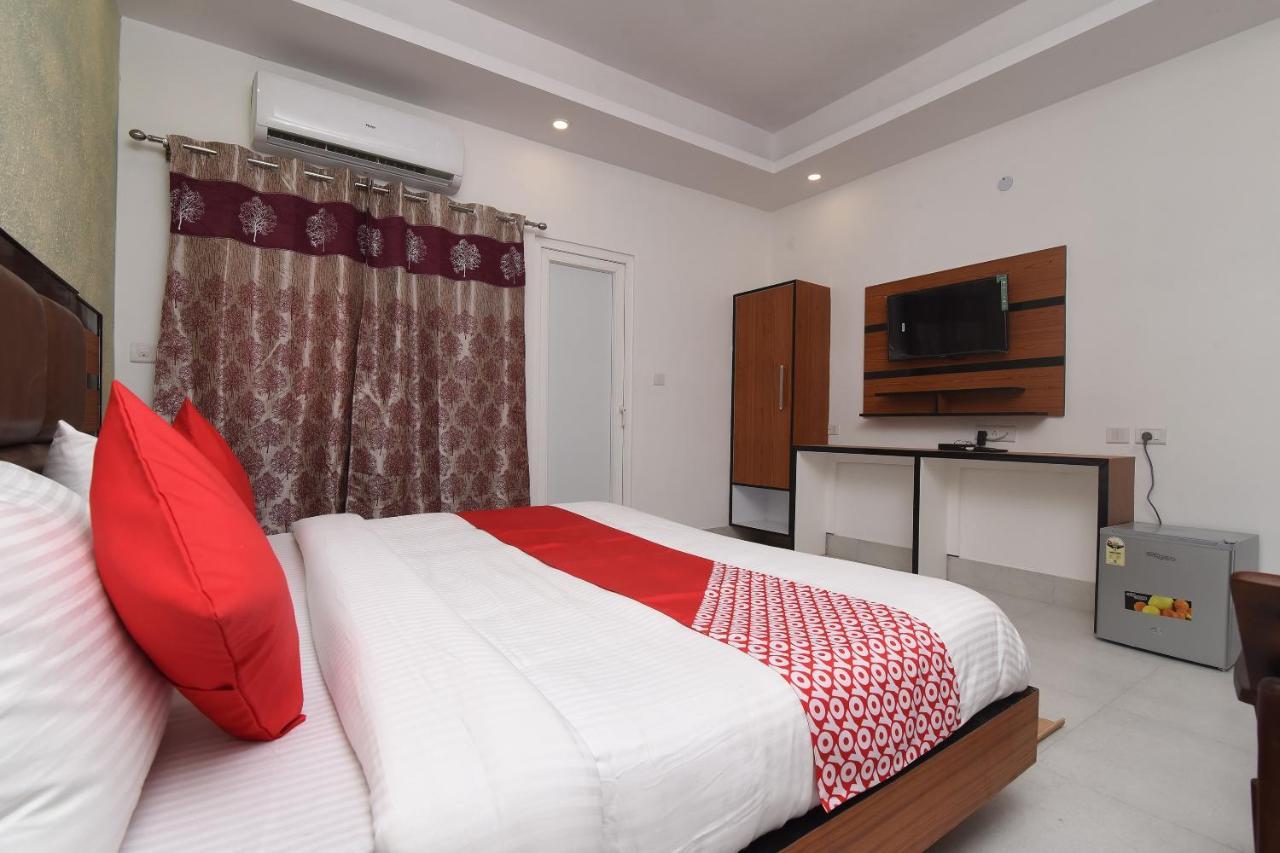 Capital O 13310 Noida Suites Экстерьер фото