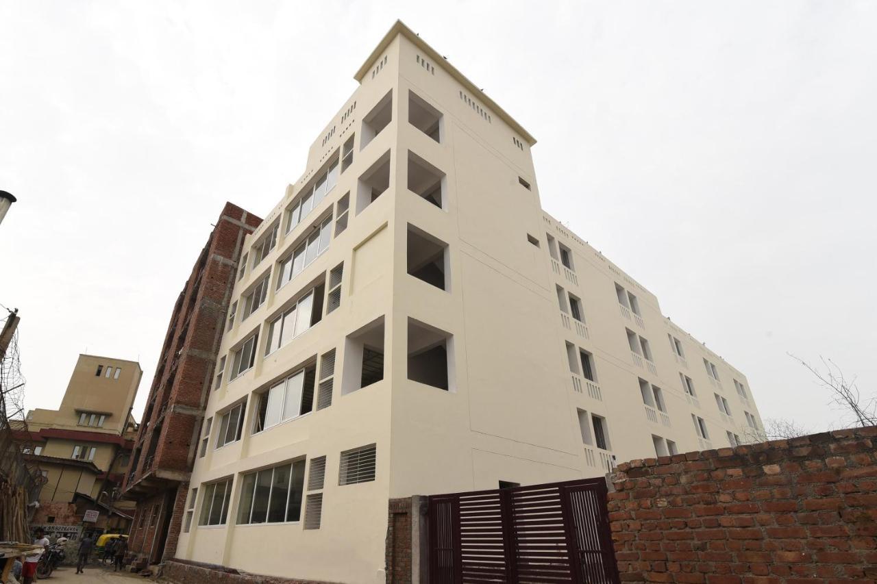 Capital O 13310 Noida Suites Экстерьер фото