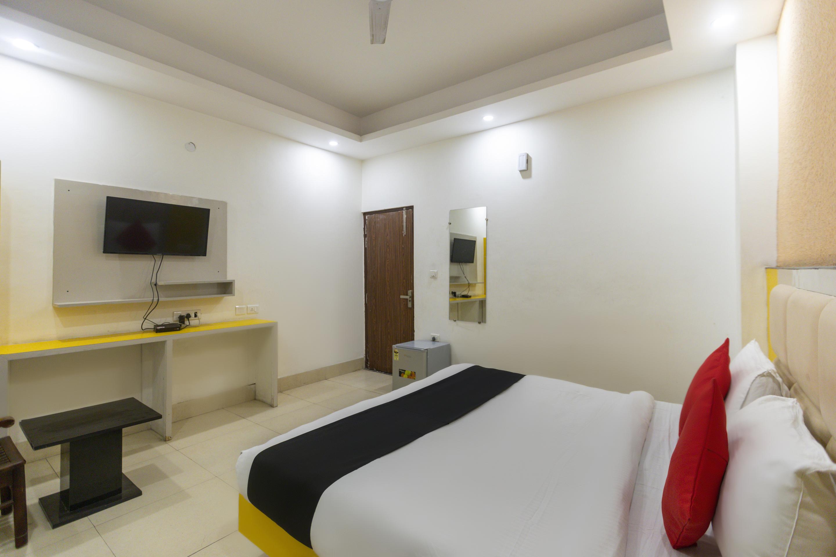 Capital O 13310 Noida Suites Экстерьер фото