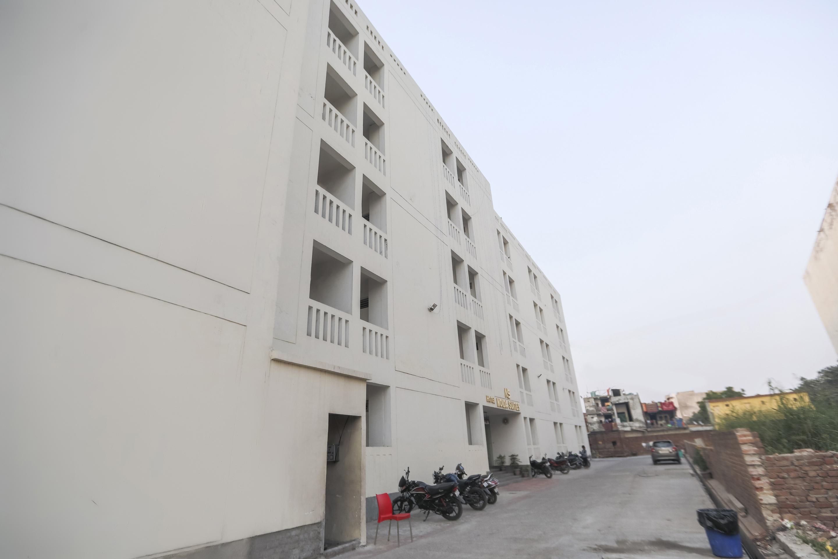 Capital O 13310 Noida Suites Экстерьер фото