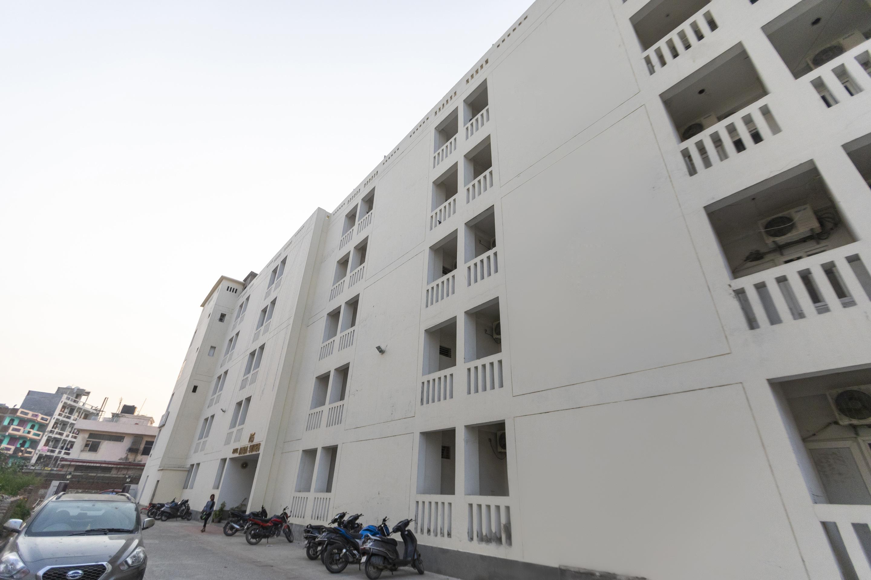 Capital O 13310 Noida Suites Экстерьер фото