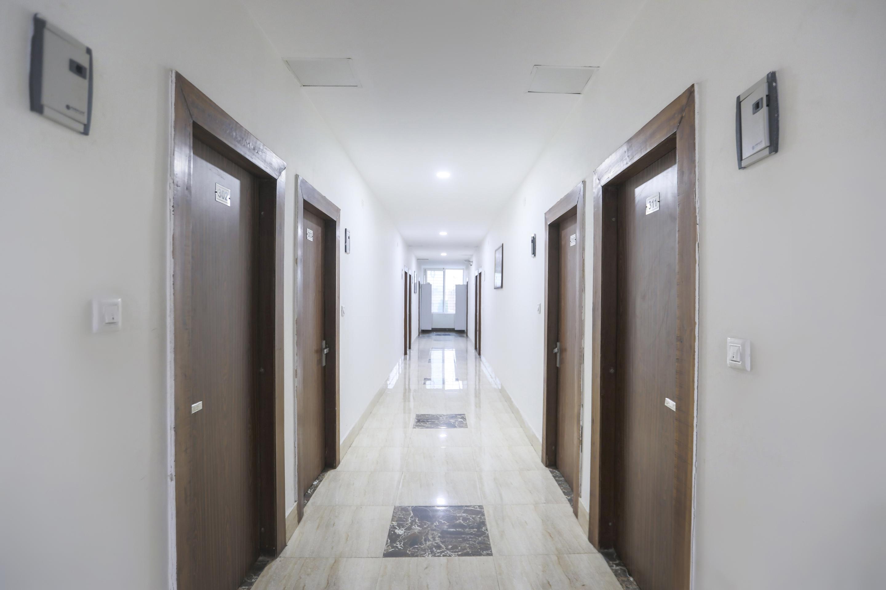 Capital O 13310 Noida Suites Экстерьер фото