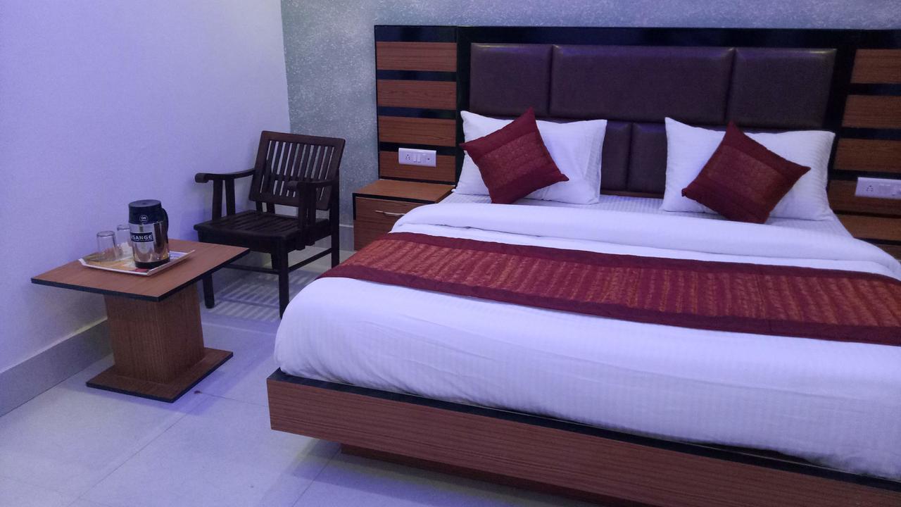 Capital O 13310 Noida Suites Экстерьер фото