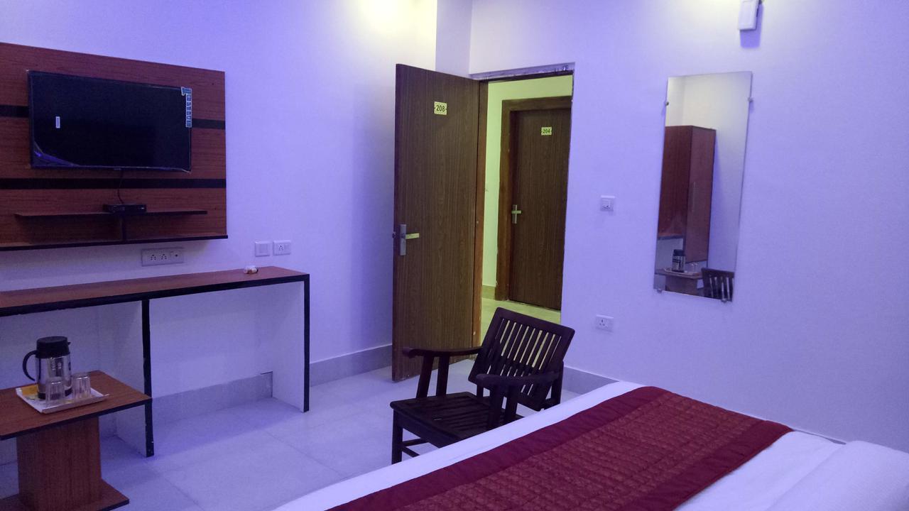 Capital O 13310 Noida Suites Экстерьер фото